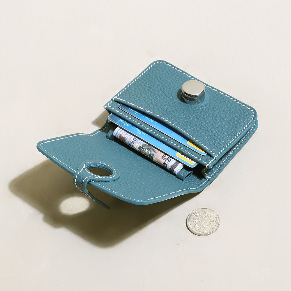 Slim Leather Wallet with Detachable Strap – Pebble-Grain Mini Crossbody Wallet & Clutch