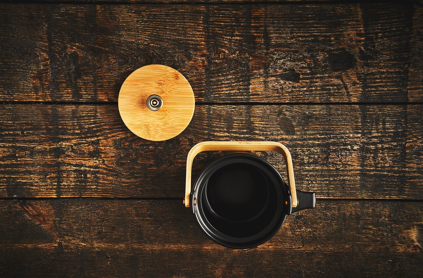 The Darma teapot made of black ceramic